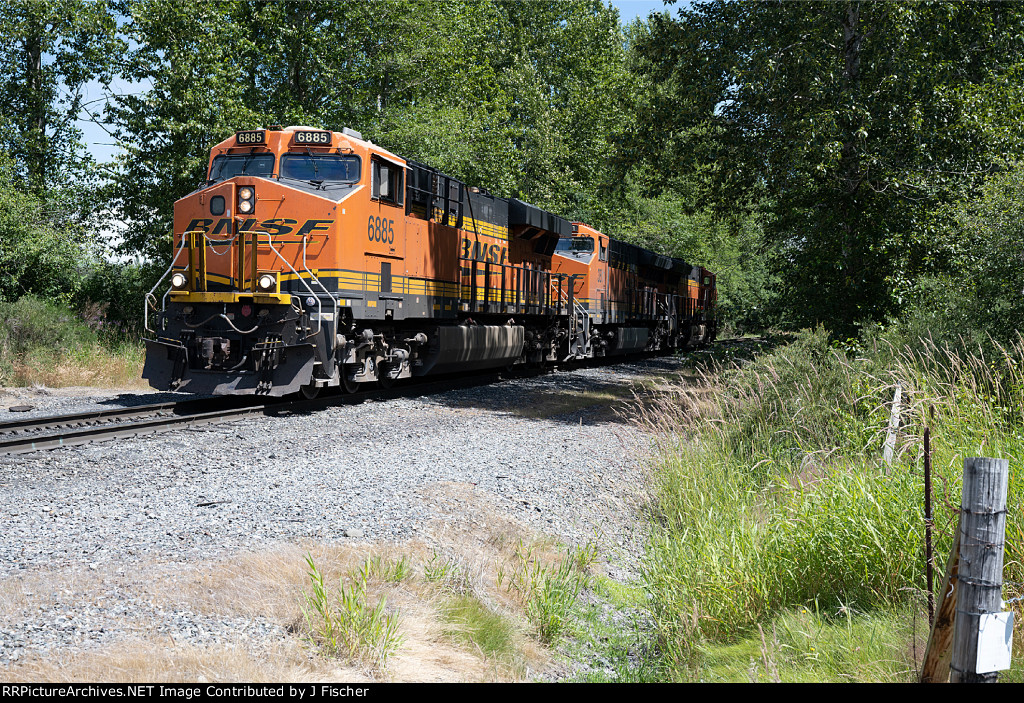 BNSF 6885